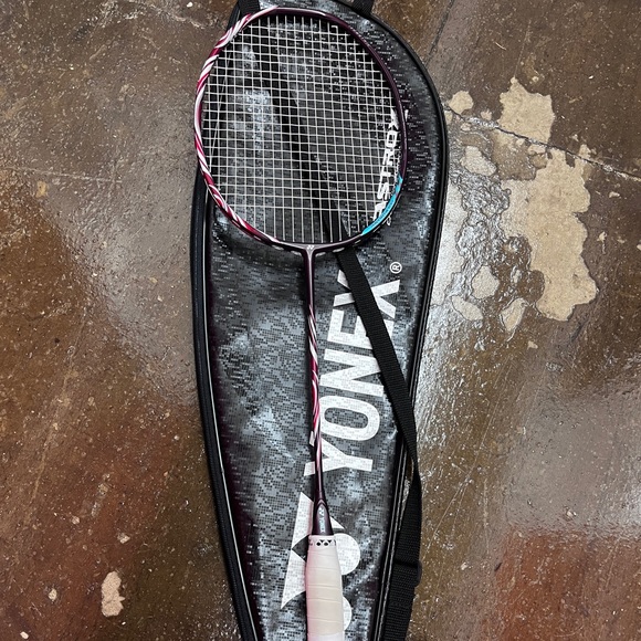 Yonex BadmintonRacquet Astrox 100zz 27Lb Tension Exbolt 63 String Dark Red 4UG6 - Picture 1 of 6
